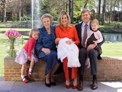 Královna s korunním princem a jeho rodinou