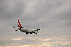 Letadlo z Istanbulu přistává v Praze Ruzyni
