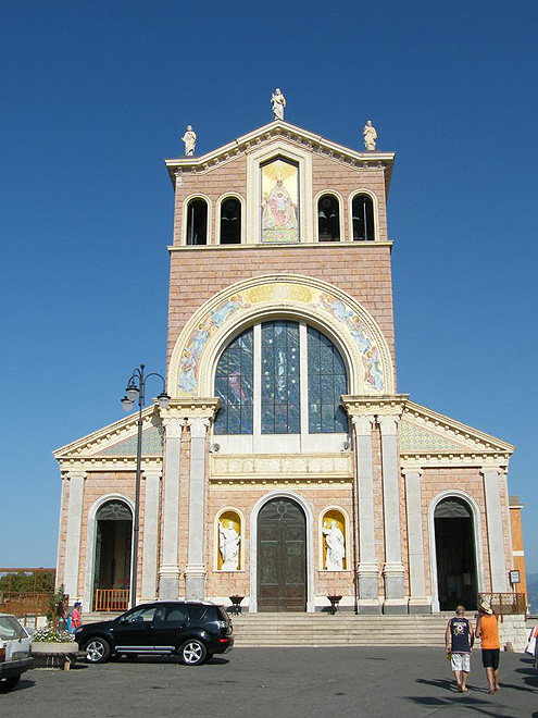 Novodobá bazilika z 20. století v Tyndaris
