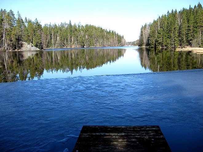 Poslední zbytky ledu na jezerech roztávají na jihu Finska až v dubnu