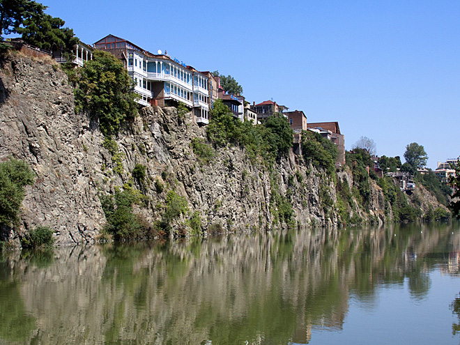 Řeka Mktvari, která protéká hlavním městem Tbilisi