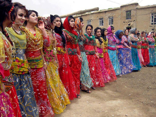 Tradiční sváteční oděv kurdských žen