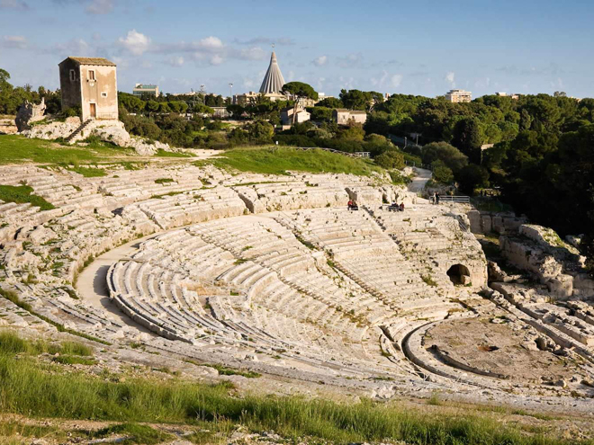 Řecké divadlo v Syrakusách mělo kapacitu až 15 000 diváků