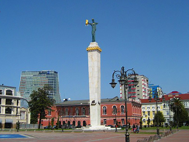 Evropas Moedani je hlavním náměstím Batumi s kontroverzní sochou Médey