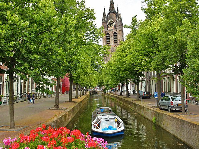 Plavba po kanálech v Delftu