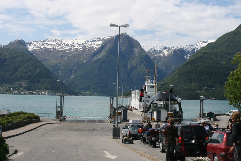 Přeprava trajektem je běžnou součástí jízdy zvláště v západním Norsku