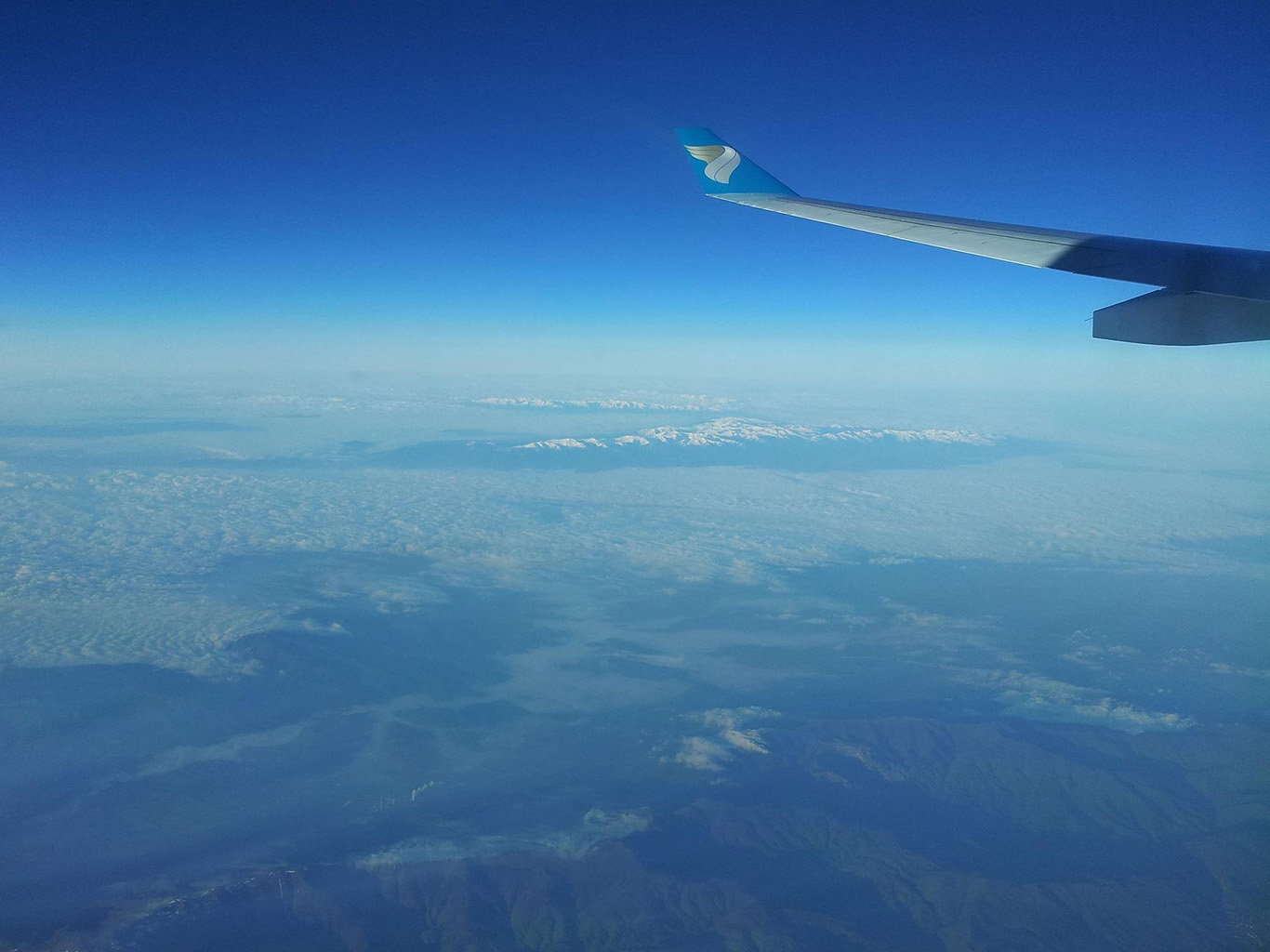 Nad mraky na palubě letadla státní společnosti Oman Air