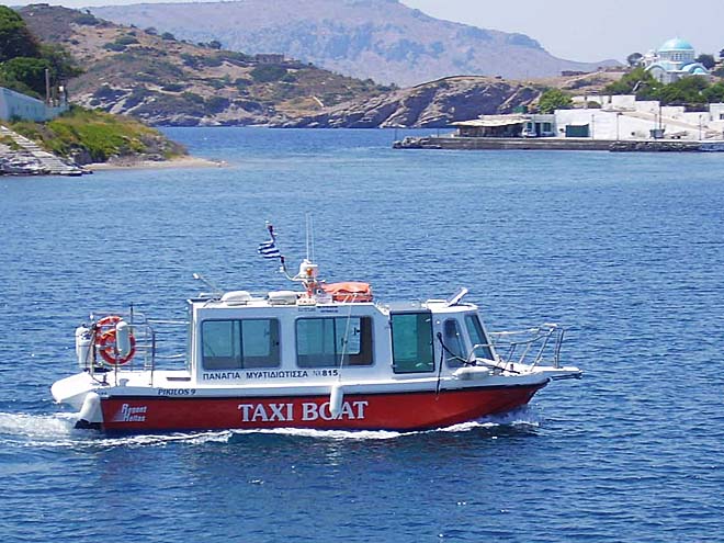 Taxiboat mezi ostrovy Chioas a Inusses