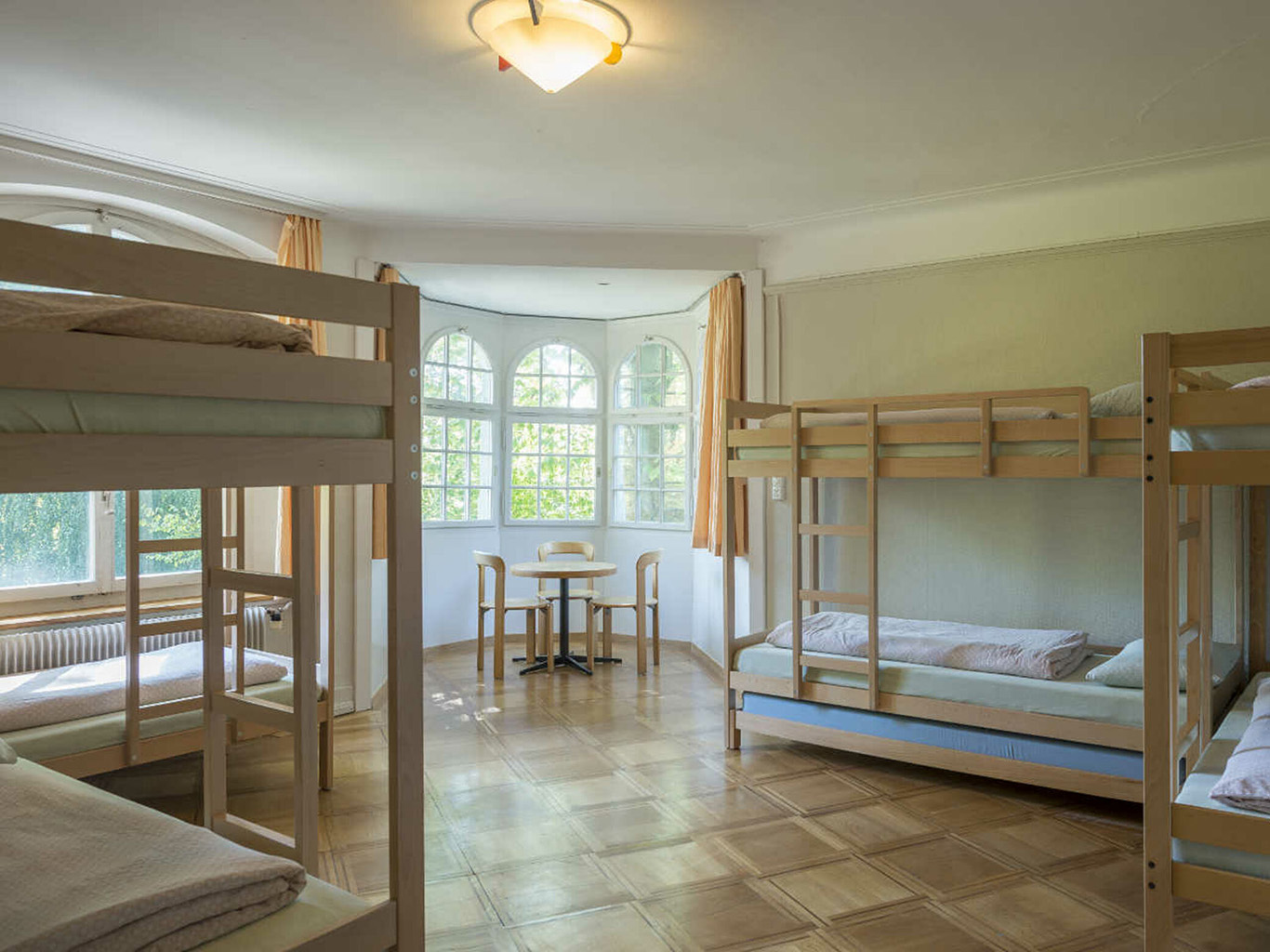 Švýcarské hostely nabízí cenově dostupné ubytování