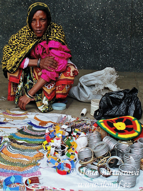 Stará Masajka nabízí své výrobky přímo na ulici
