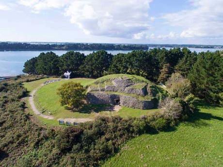 Unikátní neolitická hrobka se zachovala na malém neobydleném ostrůvku Gavrinis