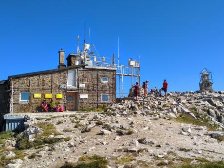 Na vrcholu Musaly se nachází meteorologická a pozorovací stanice
