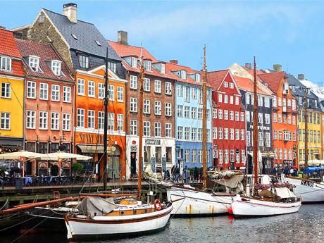 Barevné domky na nábřeží v Kodani