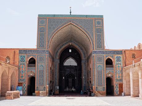 Páteční mešita v Jazdu je vyobrazena na íránské bankovce v hodnotě 200 riálů