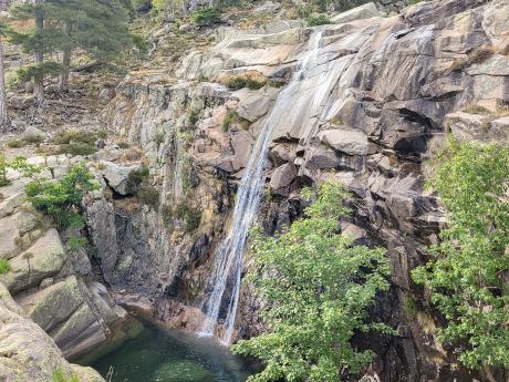 Vodopád Cascate di Radule může spatřit cestou z Col de Vergio