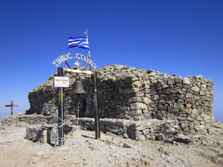 Kamenná kaple na vrcholu Psíloritis v pohoří Idi