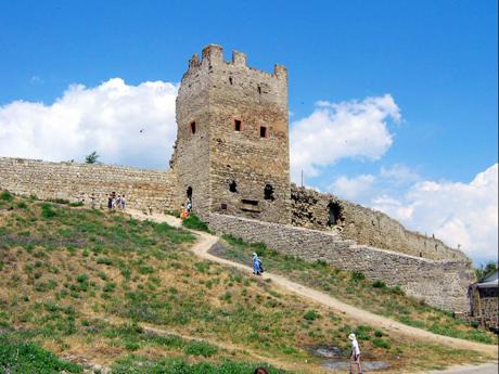 Ruiny janovské pevnosti ve Feodosiji