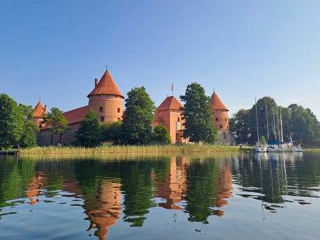 Vodní hrad Trakai Vás zaujme nejen svou polohou