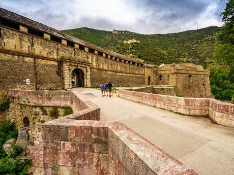 Villefranche-de-Conflent je středověká pevnost na severním úbočí Pyrenejí