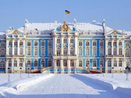 Petrohradský Zimní palác je typickým příkladem ruského baroka