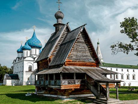 Suzdalský kreml je v rámci Bílých památek Vladimiru a Suzdalu součástí UNESCO