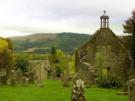 Hřbitov, kde odpočívá skotský lidový hrdina Rob Roy