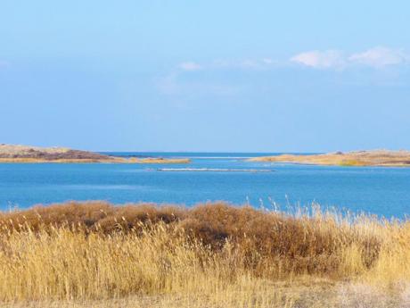 Jezero Ajdar nabízí možnosti ke koupání i k pozorování ptactva