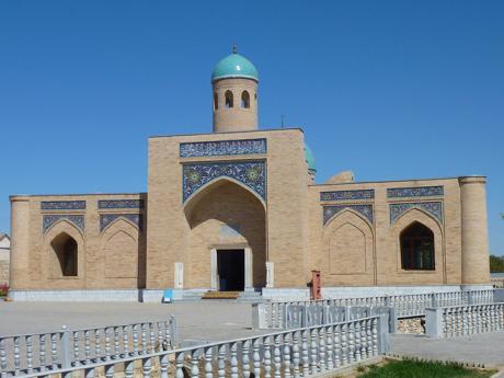 Mešita je součástí poutního místa Nurata