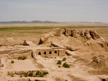 Ruiny Toprak qala se nachází v poušti Kyzylkum
