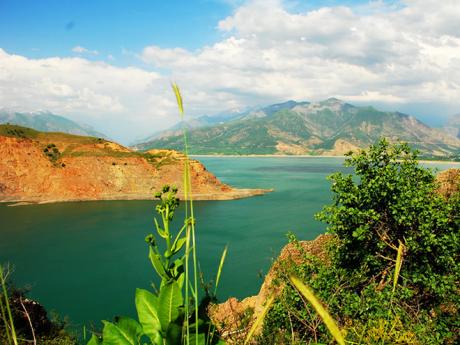 V údolí Čatkal se nachází umělé jezero Čarvak