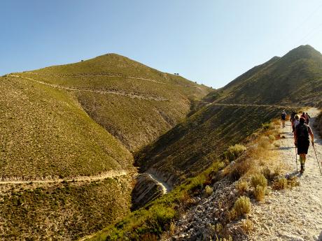 Túra kopcovitou krajinou v pohoří Sierra de Almijara