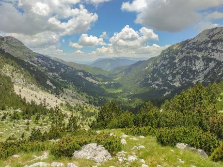 Vrcholky a údolí pohoří Prenj v centru Dinárských Alp 