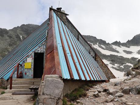 Chata pod vrcholem Musaly zvaná Everest 84