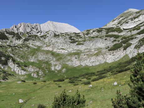 Vápencové vrcholky v národním parku Pirin