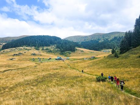Stoupání od salaše na vyhlídku Bendovac v pohoří Bjelasica 