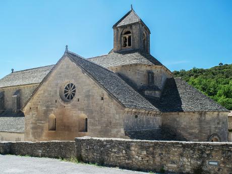 Románská kaple cisterciáckého kláštera Sénanque