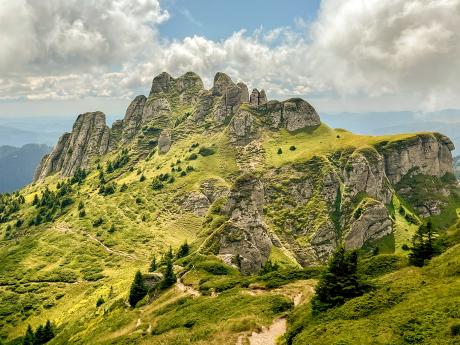 Usazené horniny tvoří základ pohoří Ciucaş v rumunských Karpatech
