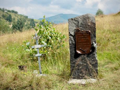 Hrob slavného loupežníka Nikoly Šuhaje v Koločavě