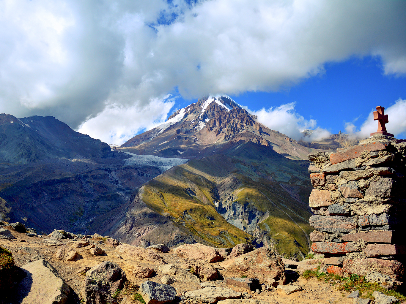 Jeden z pětitisícových velikánů Kavkazu - Kazbek