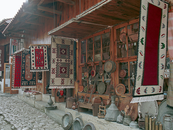 Bazarová ulička ve městě Krujä je vyhlášená po celé Albánii