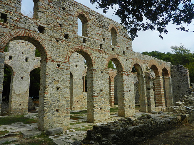 S výstavbou baziliky začali již Římané