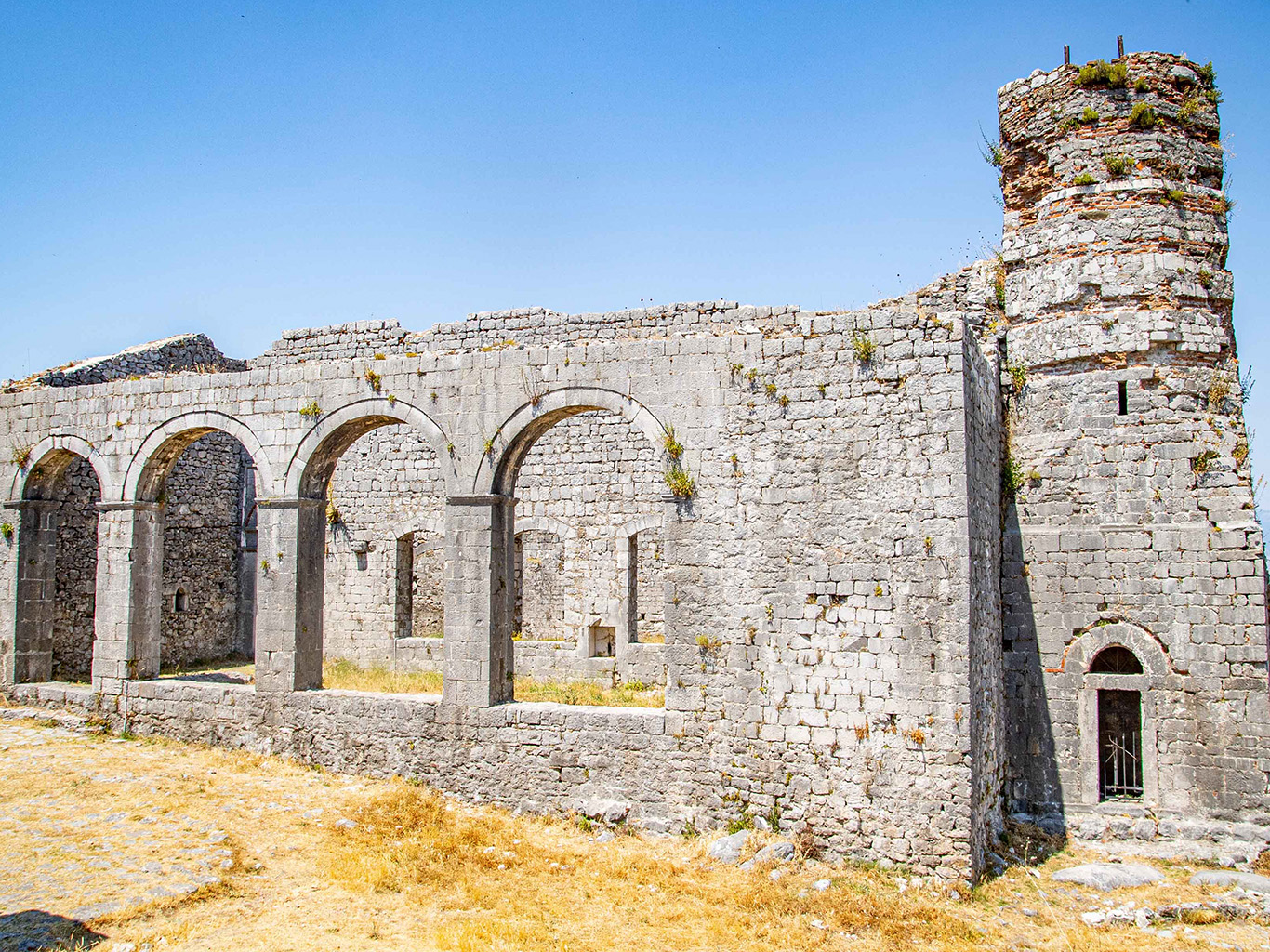 Ruiny kostela v pevnosti Rozafat