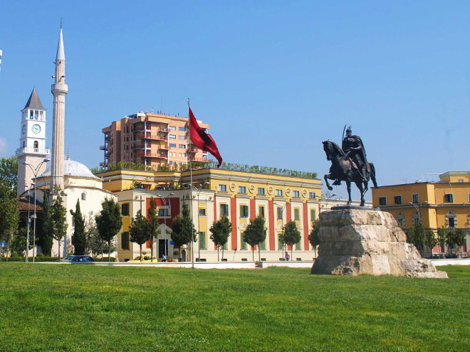 Skanderbegovo náměstí v centru Tirany