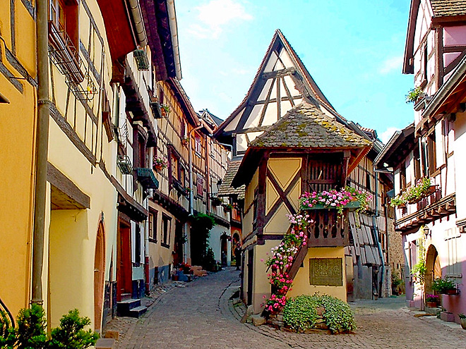 Starobylá vesnice Eguisheim byla vybudovaná ve 13. století