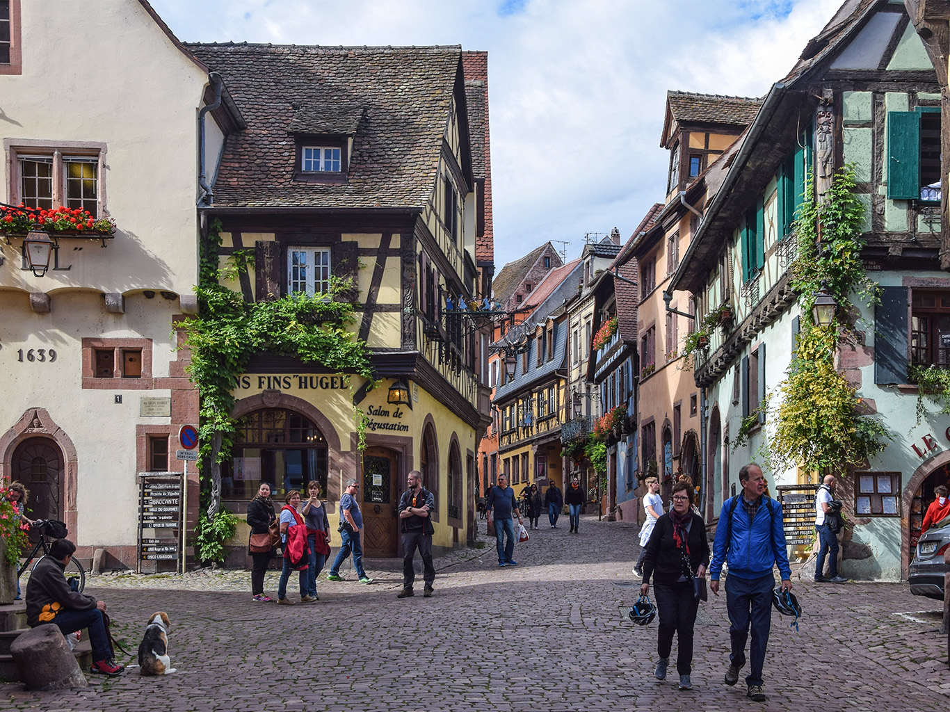 Malebné uličky městečka Riquewihr vybízí k příjemným procházkám