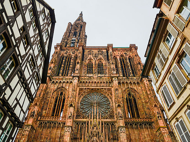 Známá památka katedrála Notre-Dame se nachází v centru Štrasburku