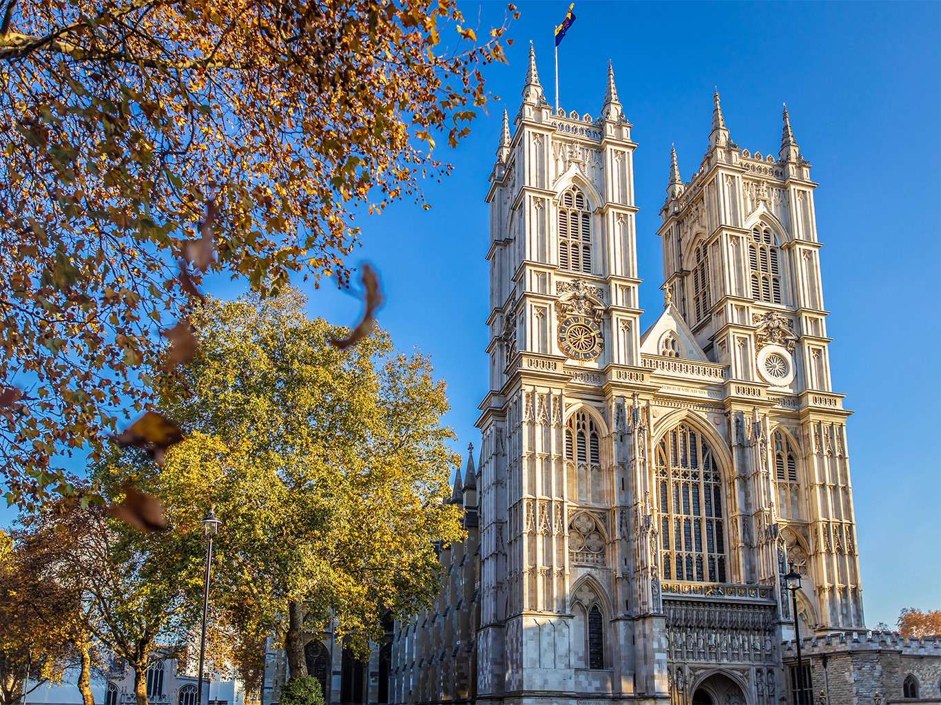Čelní pohled na katedrálu Westminster Abbey