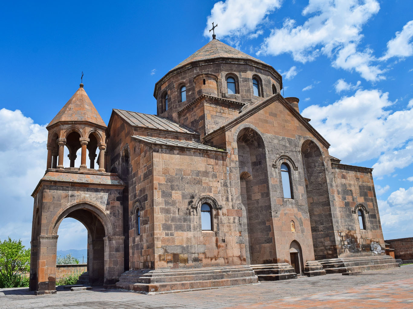 Kostel svaté Hripsime patří k arménským architektonickým klenotům