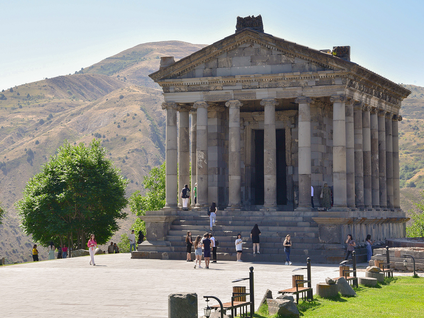 Chrám Garni je jediným antickým chrámem se sloupořadím v Arménii
