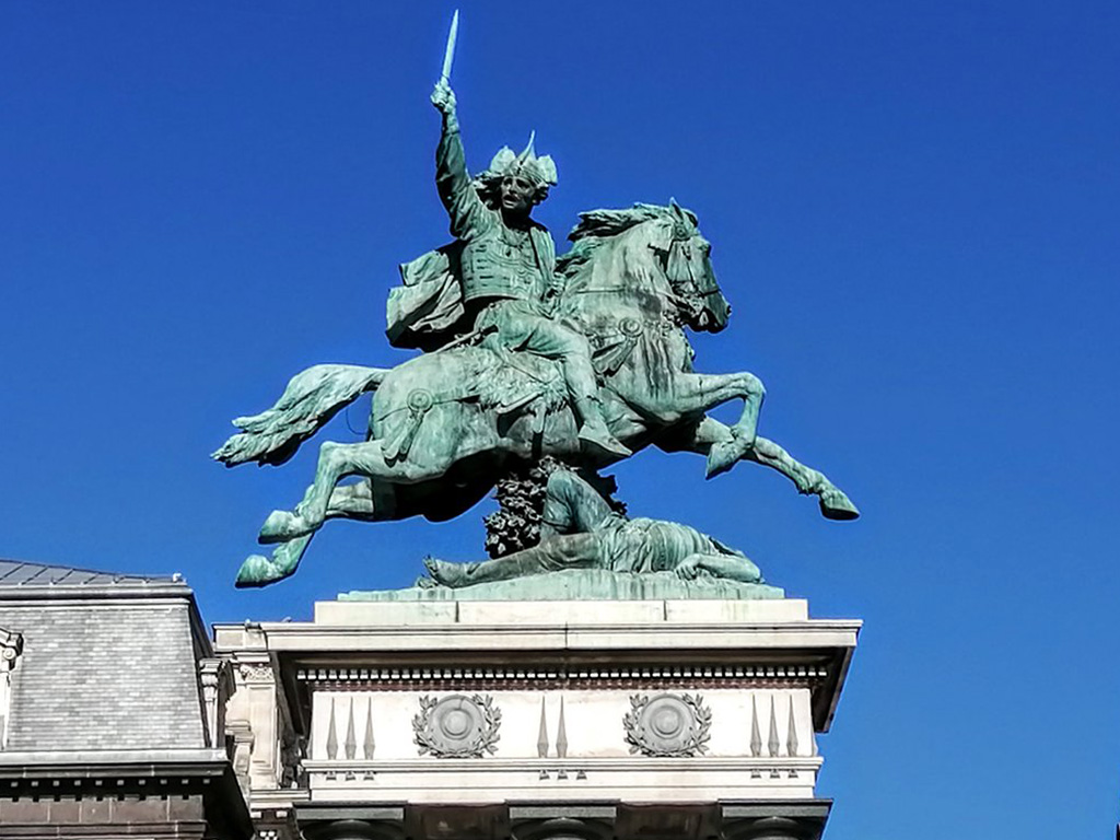 Jezdecká socha galského náčelníka Vercingetorixe v Clermont-Ferrand